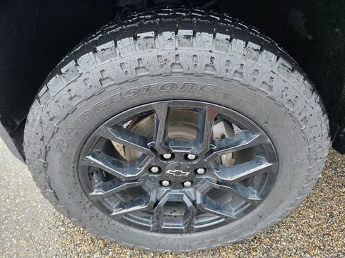 Used 2023 Chevrolet Colorado Trail Boss w/ LPO, Dark Essentials Package AWD/4WD image 12