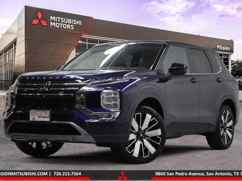 New 2025 Mitsubishi Outlander SE image 1