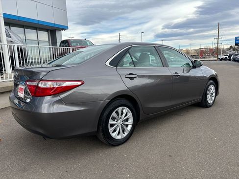 Used 2017 Toyota Camry LE image 5