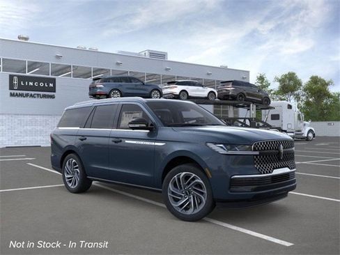 New 2025 Lincoln Navigator Reserve image 7