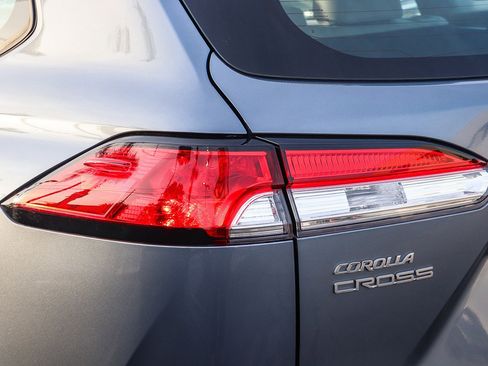 Certified 2022 Toyota Corolla Cross L image 10