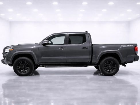Used 2017 Toyota Tacoma SR5 AWD/4WD image 3