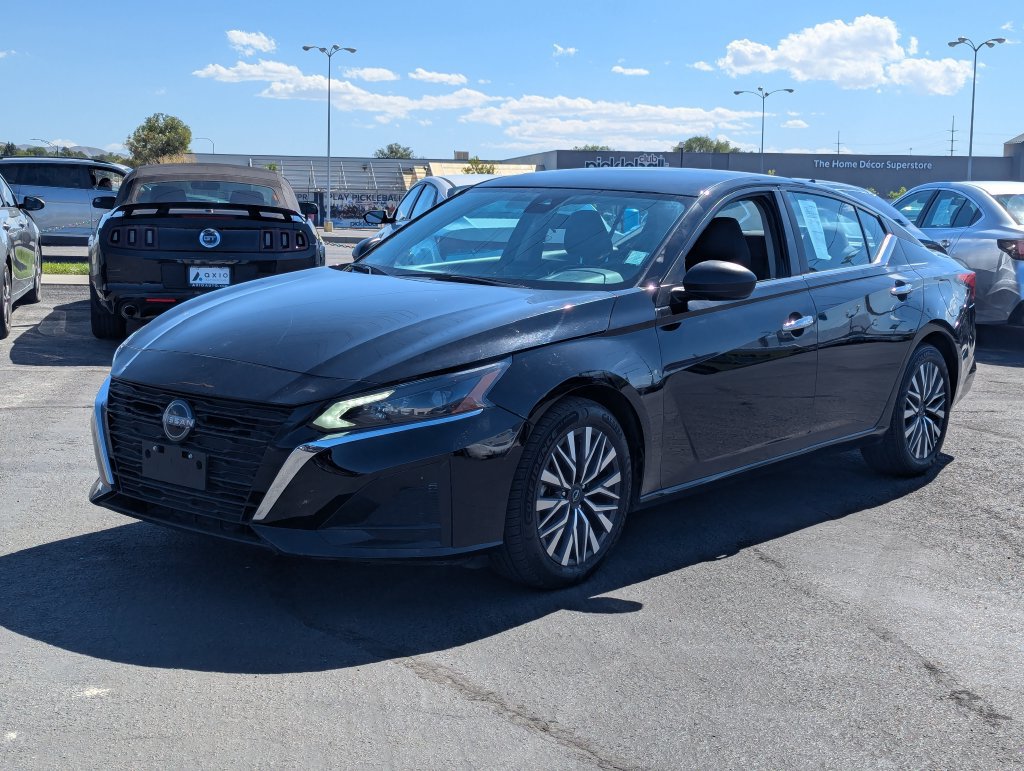 Used 2024 Nissan Altima 2.5 SV FWD image 9