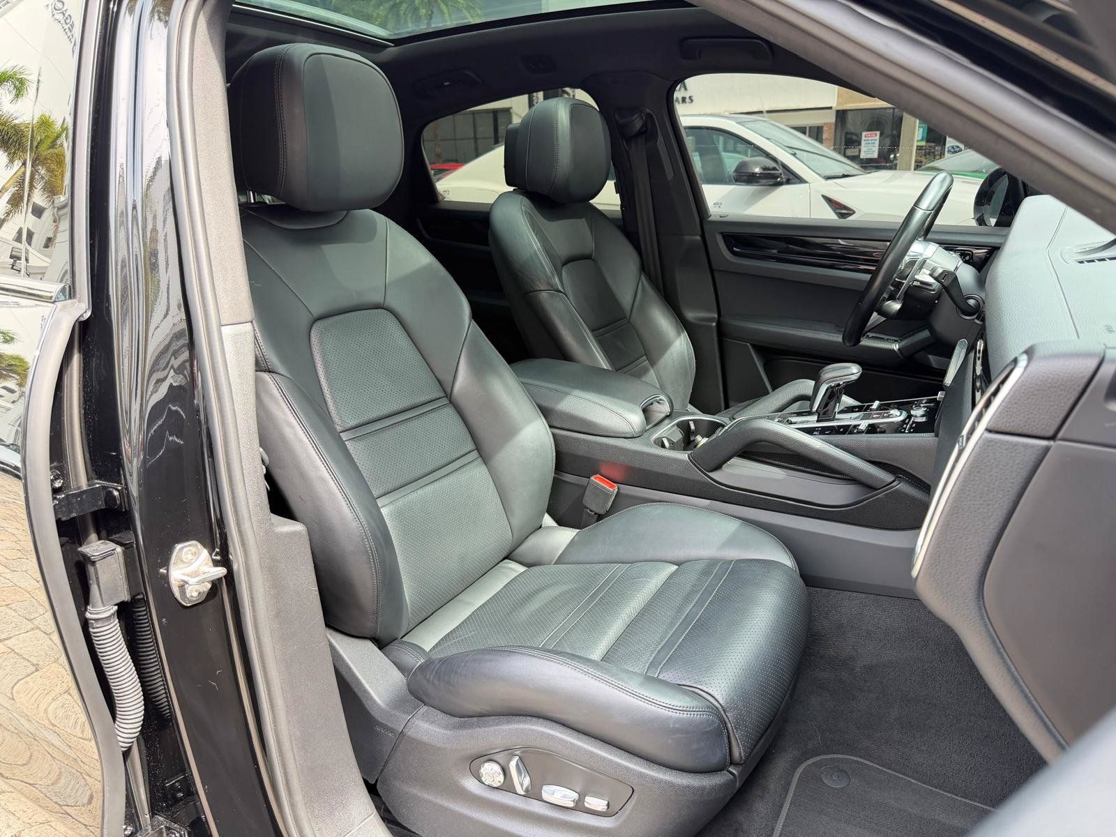 Used 2020 Porsche Cayenne S AWD/4WD image 47