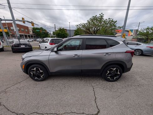 Used 2025 Kia Seltos EX FWD image 9