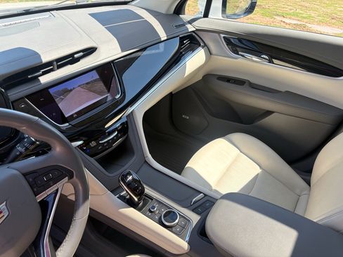 Used 2024 Cadillac XT6 Premium Luxury AWD/4WD image 13