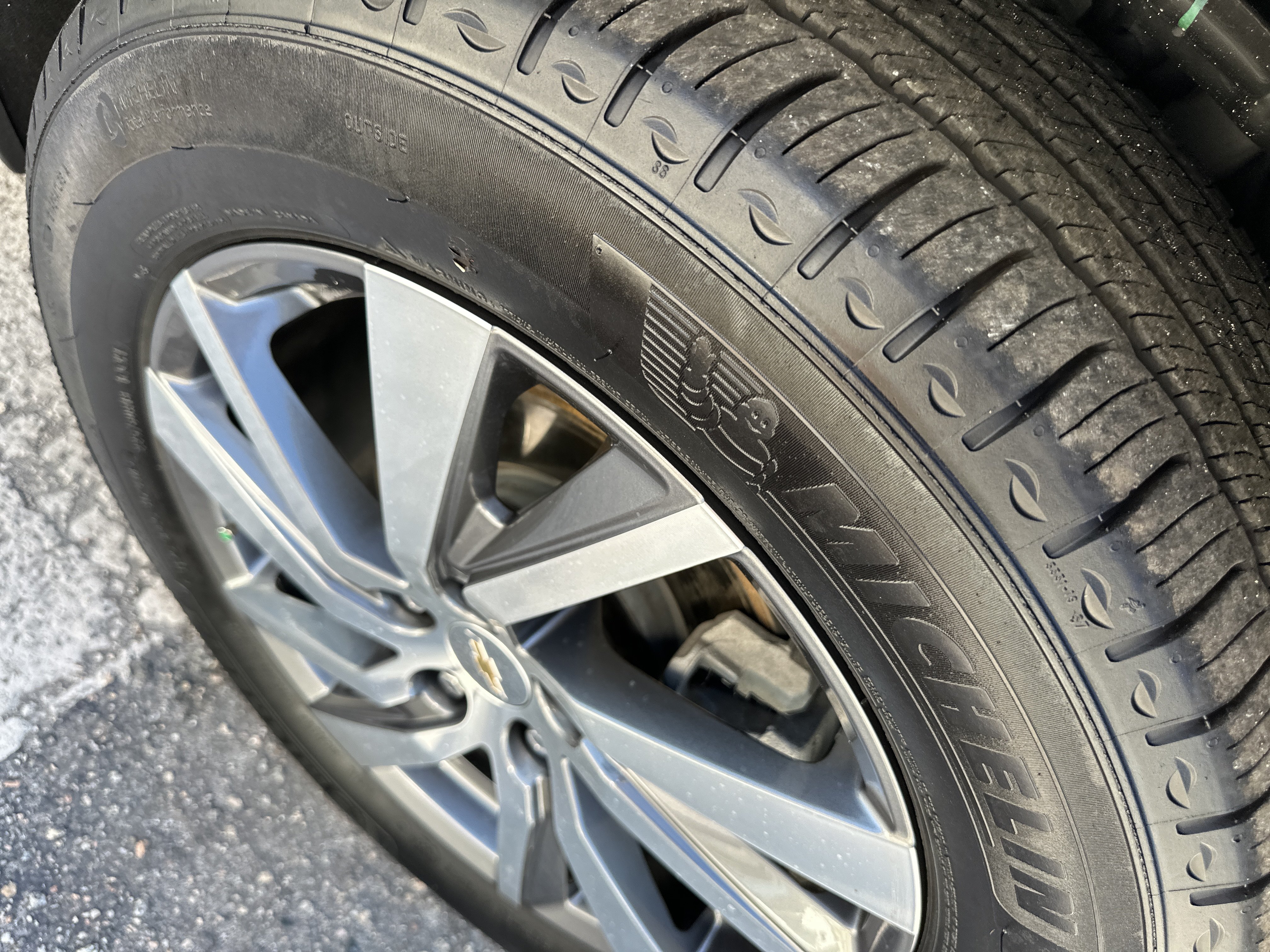 Used 2024 Chevrolet Equinox LT w/ LPO, Floor Liner Package FWD image 7