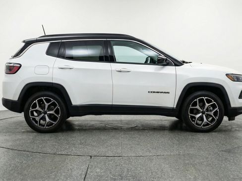 Used 2025 Jeep Compass Limited AWD/4WD image 11