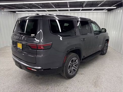 Used 2025 Jeep Wagoneer 4WD w/ Convenience Group I image 4