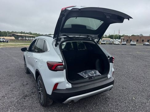 New 2026 Ford Escape SE FWD image 27