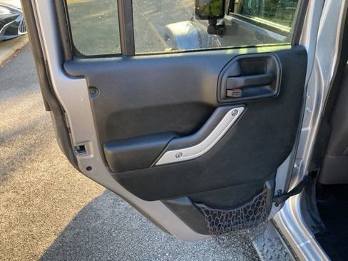 Used 2017 Jeep Wrangler Unlimited Sahara AWD/4WD image 27
