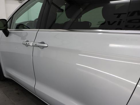 Used 2024 Chrysler Pacifica Touring-L FWD image 30