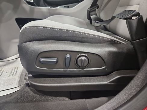 Used 2023 GMC Terrain SLE w/ Driver Convenience Package image 30