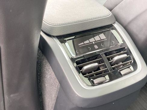 Used 2019 Volvo XC90 T6 Momentum w/ Protection Package Premier image 18