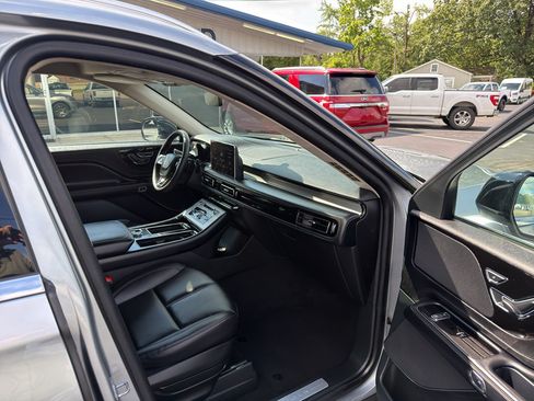 Used 2024 Lincoln Aviator AWD image 14