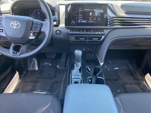 Used 2025 Toyota Camry LE FWD image 11