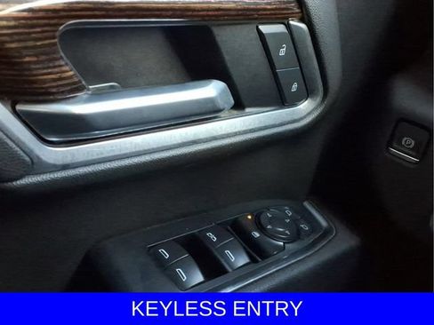 Used 2025 GMC Sierra 2500 SLE AWD/4WD image 16