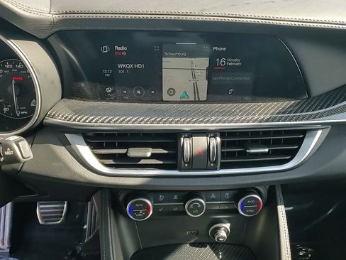 Used 2023 Alfa Romeo Stelvio Quadrifoglio image 31