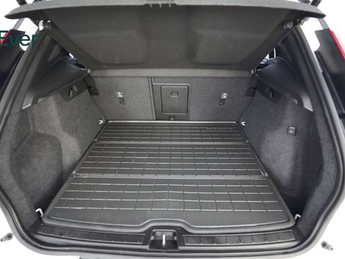 Used 2022 Volvo XC40 P8 Recharge Ultimate AWD/4WD image 8