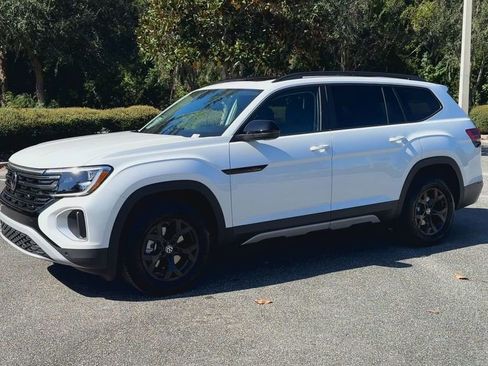 New 2026 Volkswagen Atlas Peak Edition image 4