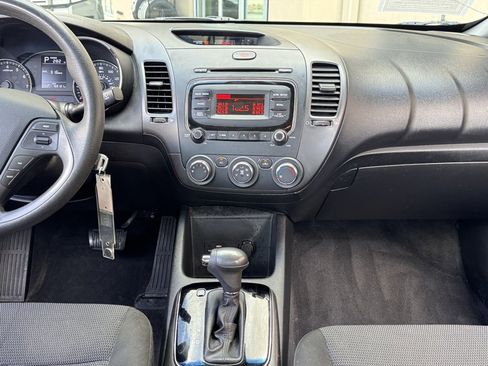Used 2017 Kia Forte LX image 4