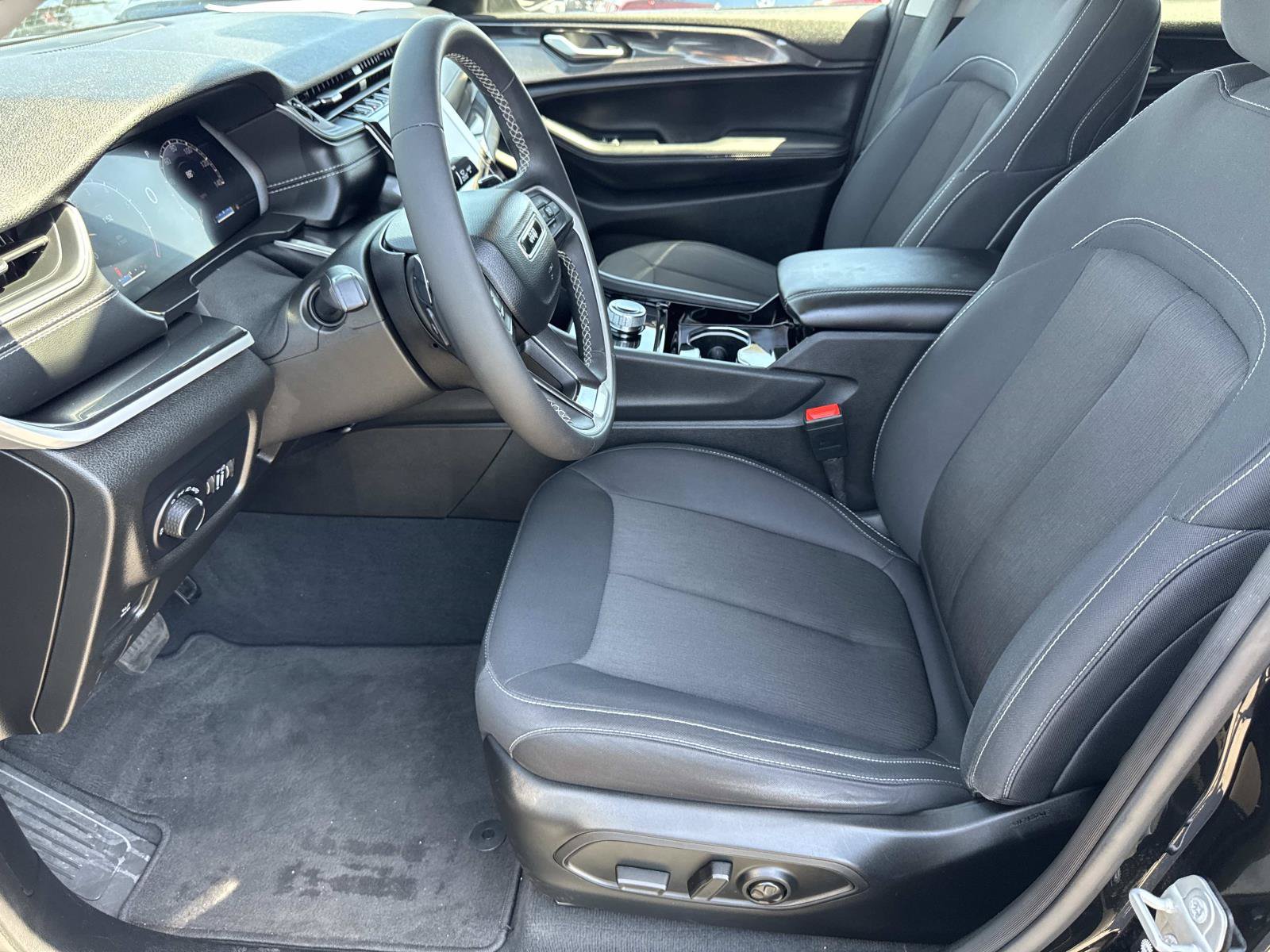 Used 2023 Jeep Grand Cherokee L Laredo AWD/4WD image 24