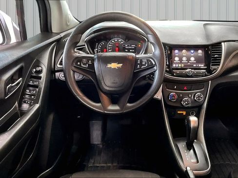 Used 2021 Chevrolet Trax LT AWD/4WD image 8