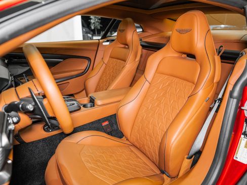 Used 2025 Aston Martin Vanquish image 12