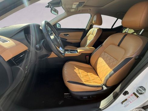 Used 2024 Nissan Sentra SV w/ SV Premium Package FWD image 3