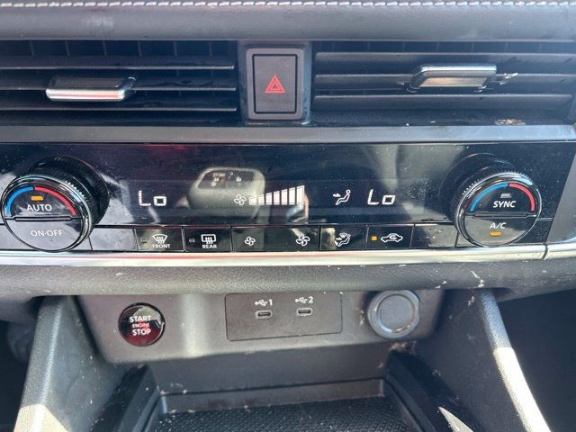 Used 2024 Nissan Rogue SV AWD/4WD image 16