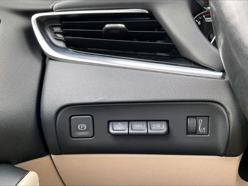 Used 2023 Buick Enclave Avenir w/ Avenir Technology Package AWD/4WD image 33