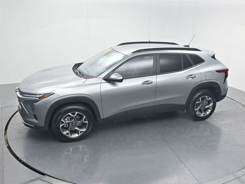 Used 2025 Chevrolet Trax LT FWD image 51