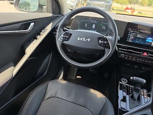 Certified 2023 Kia Niro EX FWD image 8
