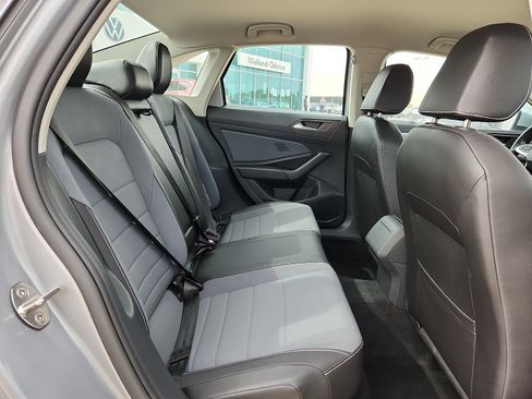Used 2025 Volkswagen Jetta SE FWD image 14