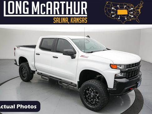 Used 2019 Chevrolet Silverado 1500 Custom Trail Boss w/ Custom Convenience Package AWD/4WD image 1
