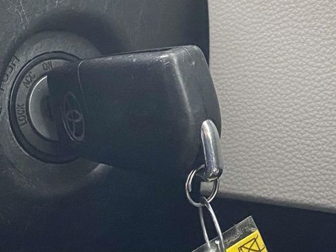 Used 2020 Toyota Corolla LE image 25