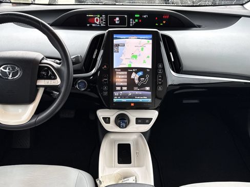 Used 2018 Toyota Prius Four Touring w/ Premium Convenience Package FWD image 19