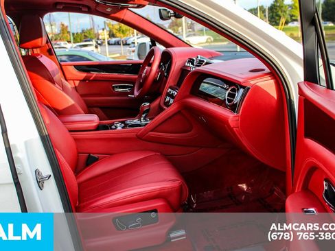 Used 2023 Bentley Bentayga image 21