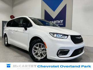 Used 2024 Chrysler Pacifica Touring-L FWD video 1