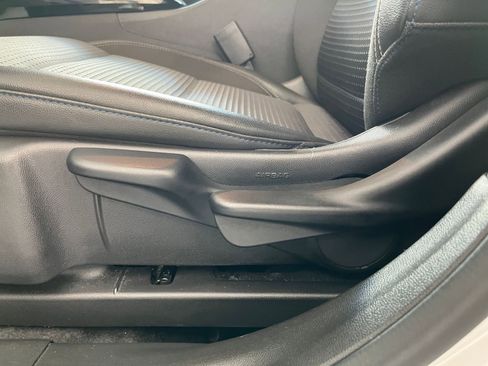 Used 2025 Chevrolet Trax LT image 22