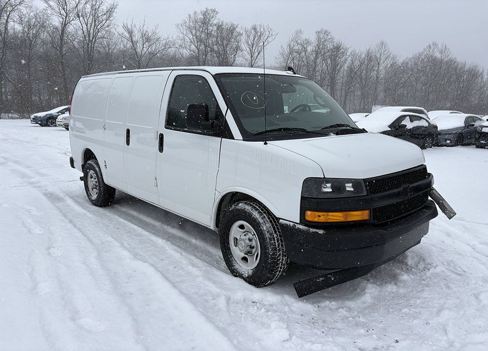 Used 2021 Chevrolet Express 2500 w/ Driver Convenience Package RWD image 4