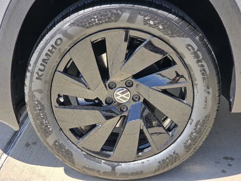 New 2026 Volkswagen Atlas SE FWD image 9