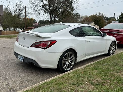 Used 2013 Hyundai Genesis 3.8 image 4
