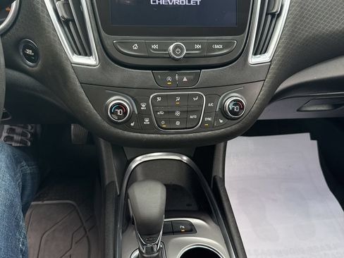 Used 2021 Chevrolet Malibu LT FWD image 27