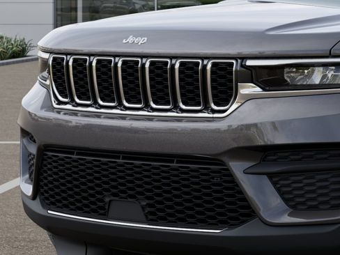 New 2025 Jeep Grand Cherokee Laredo X w/ Luxury Tech Group I image 34