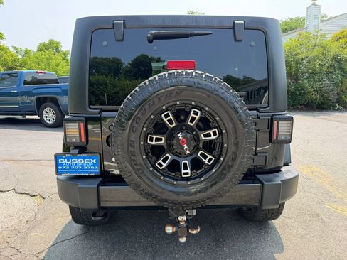 Used 2017 Jeep Wrangler Unlimited Sahara w/ Connectivity Group AWD/4WD image 5
