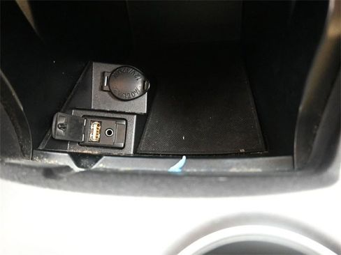 Used 2015 Toyota Camry LE image 31