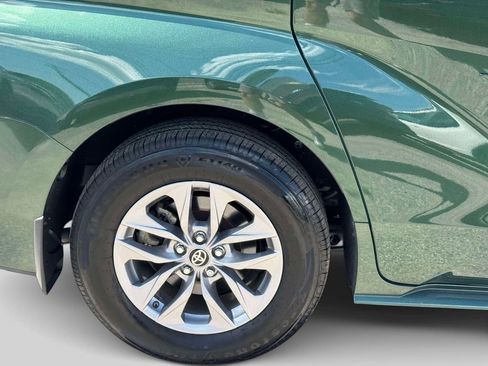 Used 2025 Toyota Sienna LE w/ LE Plus Package AWD/4WD image 6