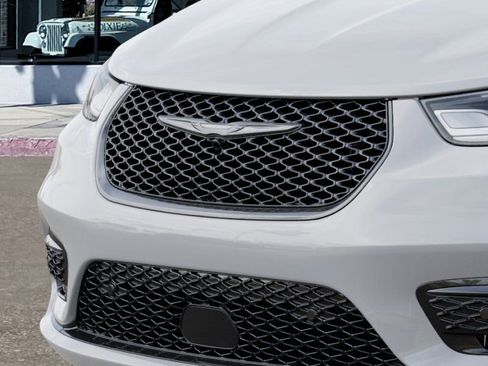 New 2025 Chrysler Pacifica Limited image 11