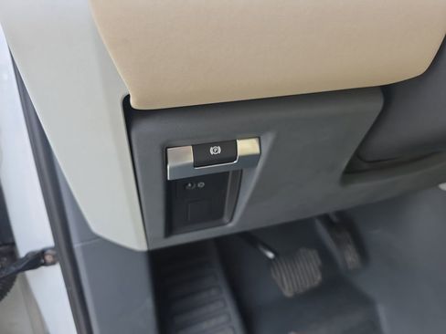 Used 2020 Land Rover Defender 110 SE image 23